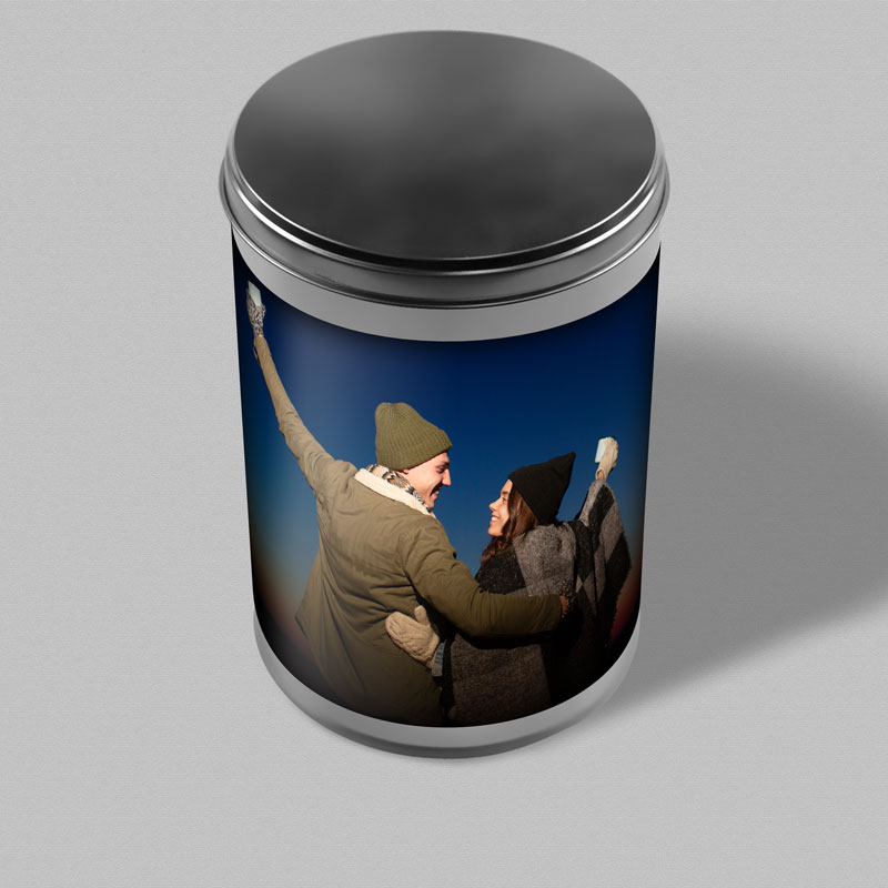 Puszki blaszane z naklejką