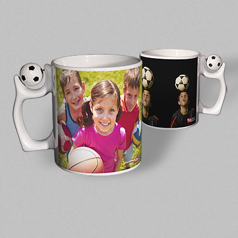 Kubek z ruchomą piłką